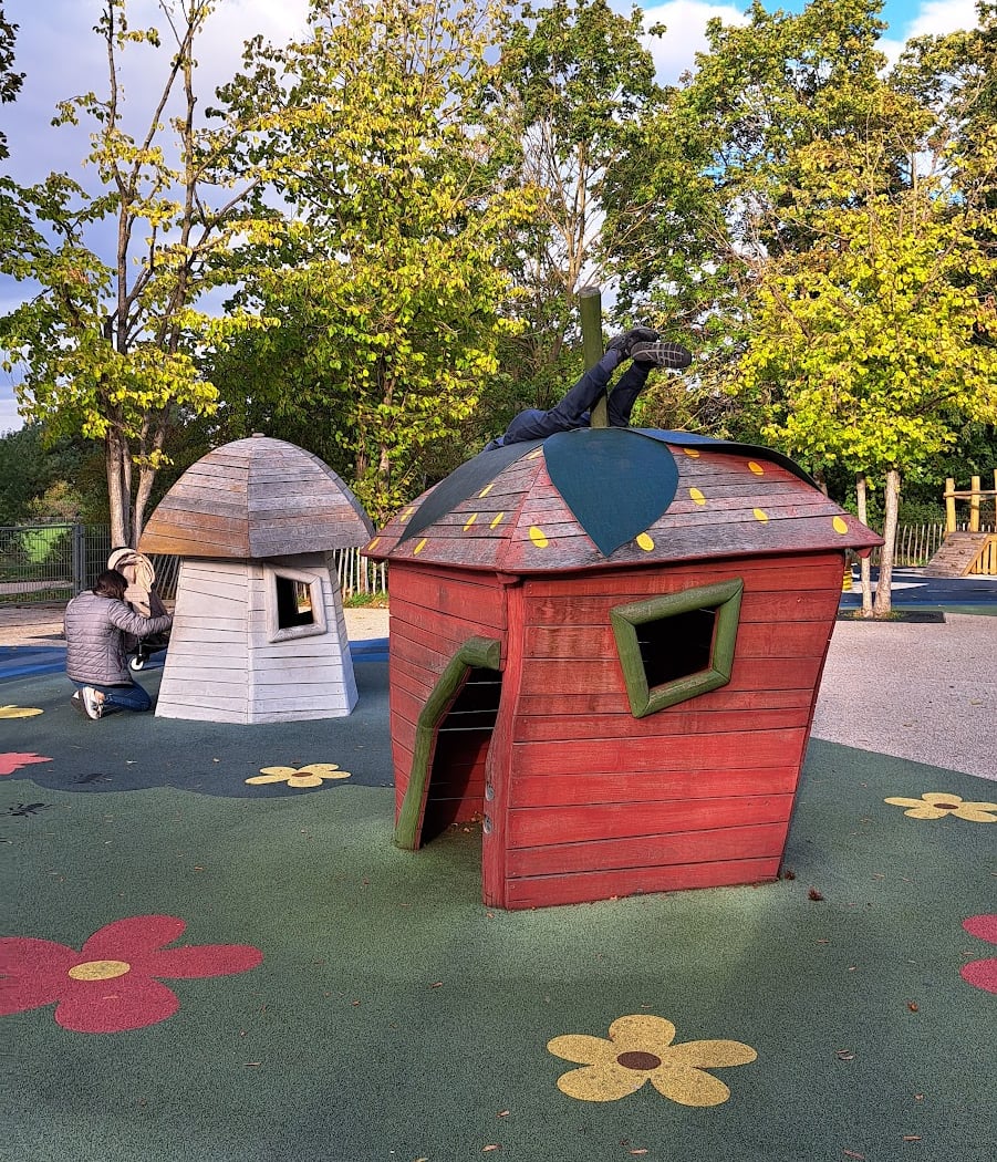 Aire de jeux pour jeunes enfant - thématique Jardin 3